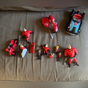 Incredibles Action Figure Set with Vehicles